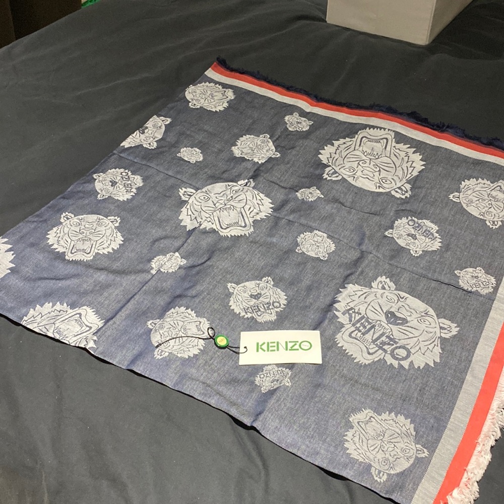 Authentic Kenzo Multi Tiger Heads blue scarf